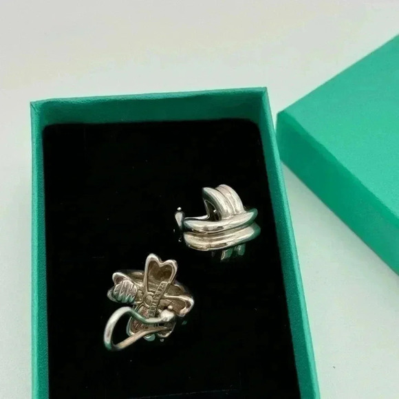 VINTAGE TIFFANY & Co  “X” Large Clip-on Earrings - Picture 4 of 8